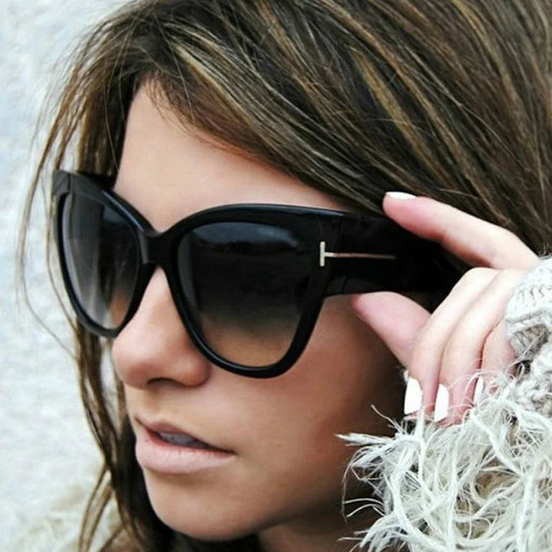 Lunettes de soleil femme marque luxe designer mode noir